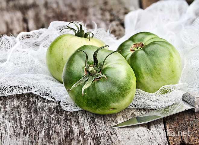 Заготовки из зеленых помидор с чесноком на все случаи жизни