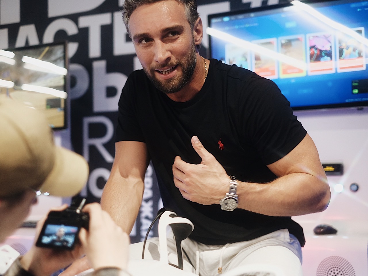 В Киеве прошла селебритиз-презентация игры RevolVR "Дикий запад"