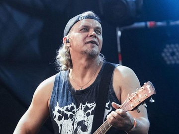 У ТНМК з'явився перший дід: онука народила дочка гітариста