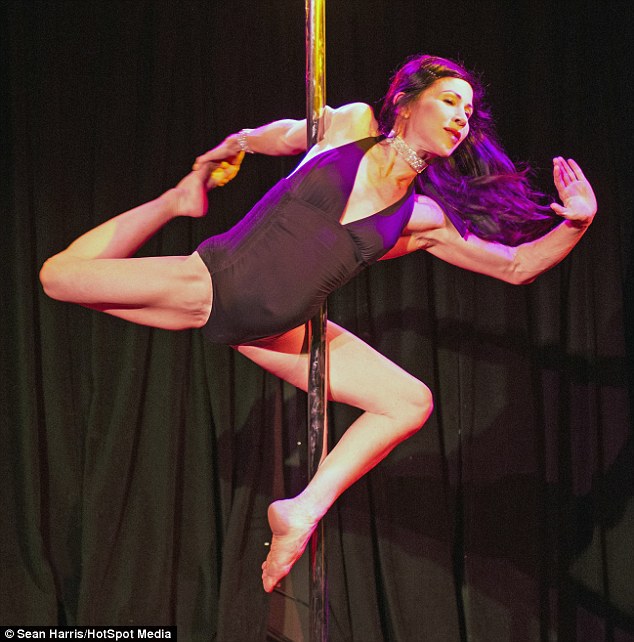 Беременные танцовщицы pole dance