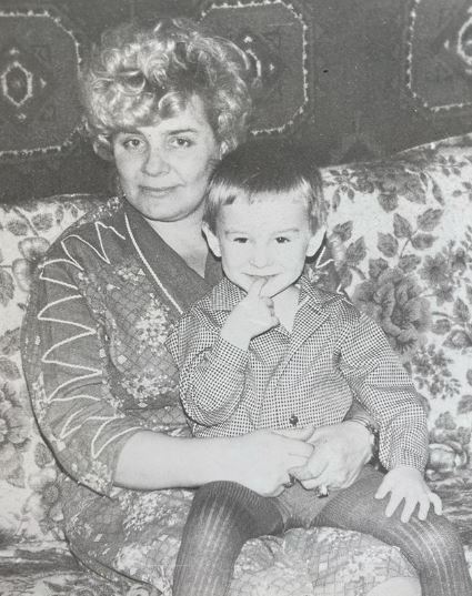 Алан Бадоев с мамой
