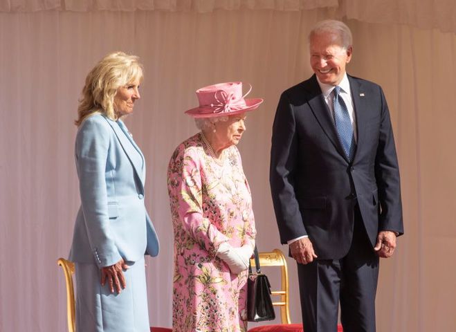 Елизавета ІІ с президентом и первой  леди США