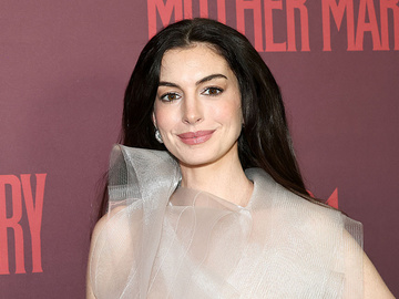 Енн Гетевей вийшла на червону доріжку у вбранні від одеситки