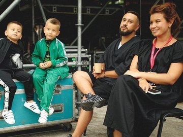 Monatik зворушливо привітав дружину з річницею весілля та показав їхні рідкісні фото з дітьми