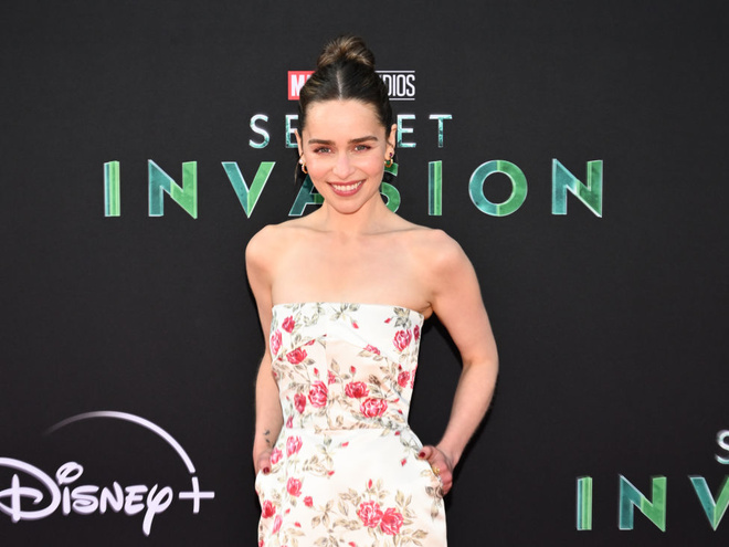 Зірка «Гри престолів» Емілія Кларк показала, як проводить відпустку разом із друзями в Італії