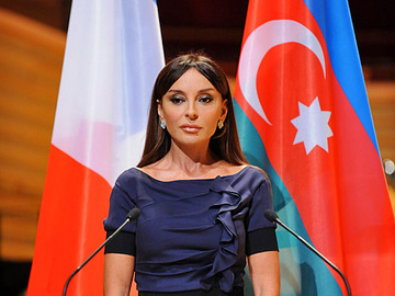 Топ-5 самых стильных первых леди: Мехрибан Ариф кызы Алиева (Азербайджан)
