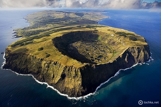 Рано Кау, вулкан в национальном парке Рапа-Нуи на Острове Пасхи. Это вулкан, расположенный на юго-западе острова последний раз извергался в период от 150 до 210 тысяч лет назад