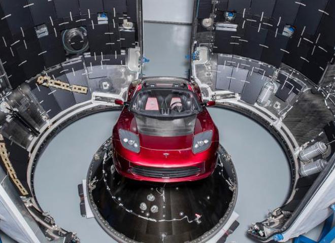Илон Маск запустил ракету с автомобилем Tesla на Марс