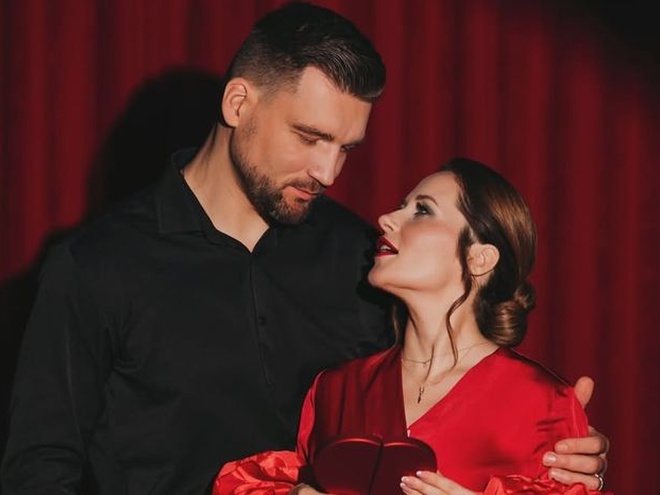 «Залиште нас у спокої»: Денисенко відповіла на хейт щодо її роману з Савранським