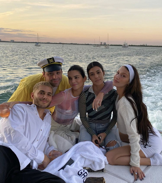 Белла Хадид и Кендалл Дженнер отменяют зиму: смотрим пляжные фото моделей