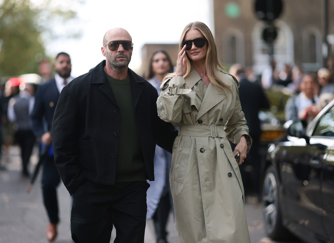 Гантінгтон-Вайтлі показала дітей від Джейсона Стейтема біля новорічної ялинки