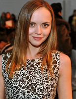 Именинница Кристина Риччи: макияжи и прически Именинница Кристина Риччи: макияжи и прически