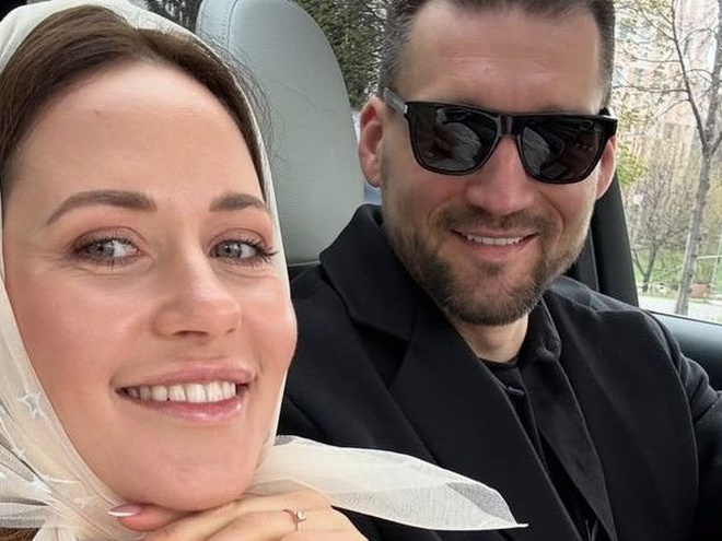 Денисенко здивувала публіку появою з окреглим животом