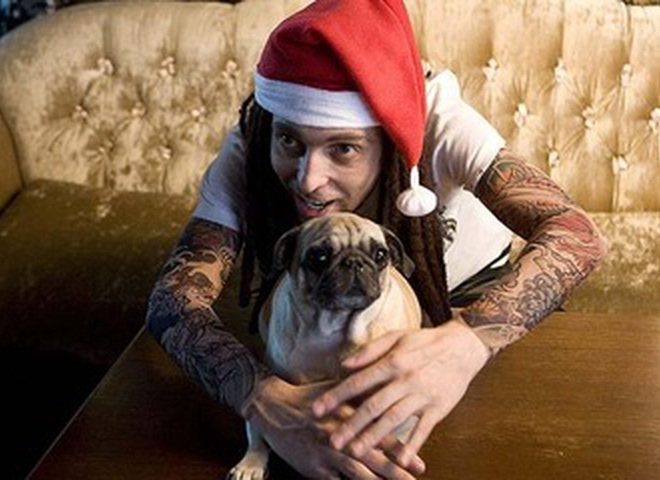 Дизель попытался подработать Дедом Морозом