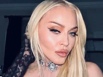 Мадонна вправно викрутилася після безглуздого падіння на сцені з танцівником