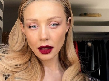 Тіна Кароль влаштувала пристрасні повзання й порівняла жінку з діамантом