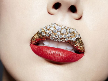 Украинский визажист создала самый дорогой макияж губ