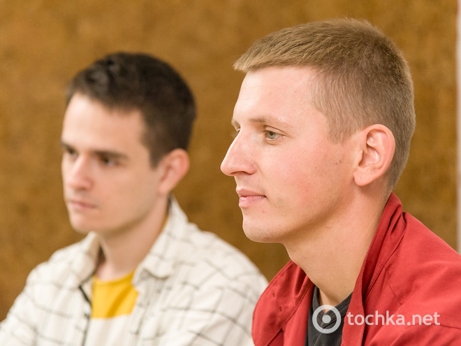 Brunettes Shoot Blondes