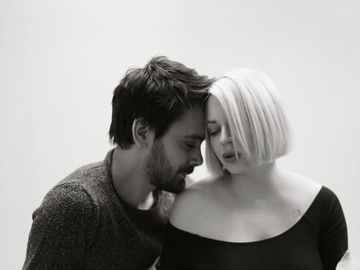 Вокалістка ONUKA Ната Жижченко та її чоловік Євген Філатов розбирають завали у драмтеатрі Чернігова