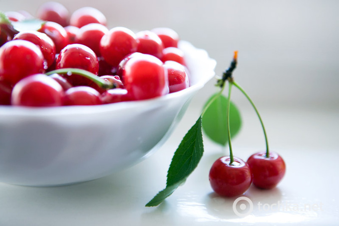 Овочі, фрукти та ягоди червня: користь і рецепти