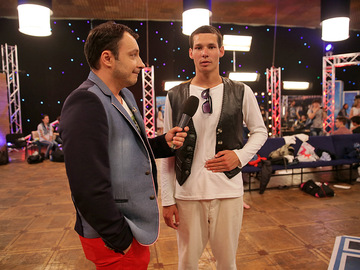 Танцуют все