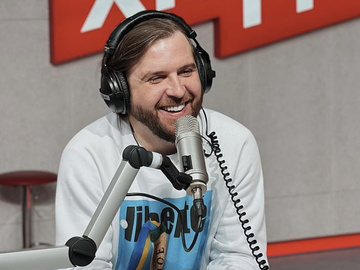 Фронтмен "Без Обмежень" Танчинець розповів про заробіток, скільки віддає на ЗСУ та витрачає на себе