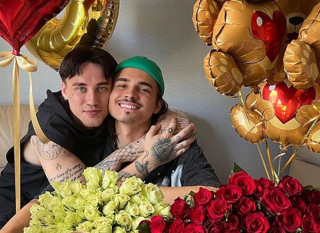 Блогер Машуковський освідчився своєму бойфренду на вершині Говерли — відео