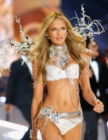 Как все прошло: модные образы с подиума шоу Victoria's Secret 2016