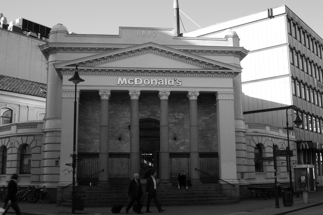 Незвичайні будівлі McDonald's по всьому світу