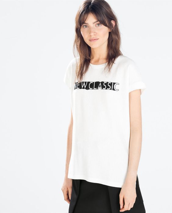 Що носити навесні: футболка з написами