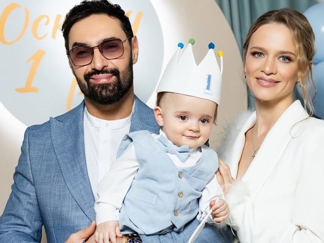 Козловський з півторарічним сином записав миле відео в центрі Києва