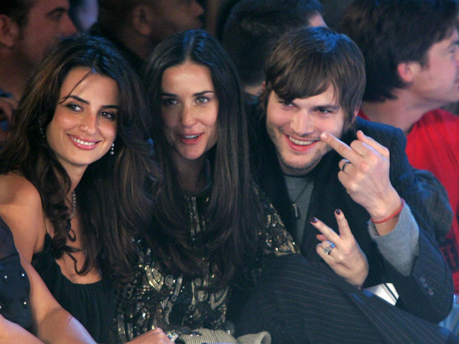 Звезды показывают средний палец