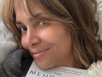 Голлі Беррі показала, який вигляд мала платиновою білявкою 27 років тому