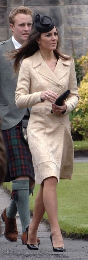 Кейт Міддлтон в однаковому платті-пальто: 2010