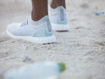 Ничего лишнего: Adidas создает кроссовки из океанического мусора