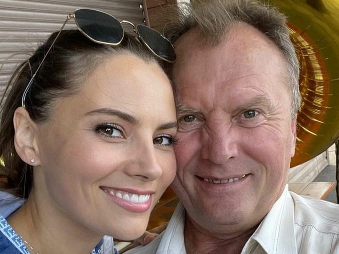 Зірка «Спіймати Кайдаша» Антоніна Хижняк знялася з батьком-іменинником на дачі