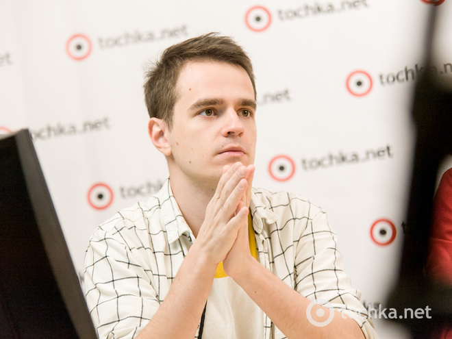 Brunettes Shoot Blondes