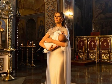 Мамські будні: Нікітюк показалася на прогулянці з 5-місячним сином Оскаром