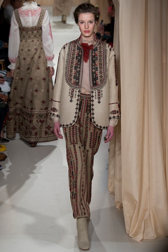 Вышиванка Haute Couture: показ весенней коллекции Valentino