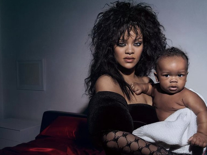 Ось так кольє: Ріанна зворушила мережу "Великодньою" фотосесією сина
