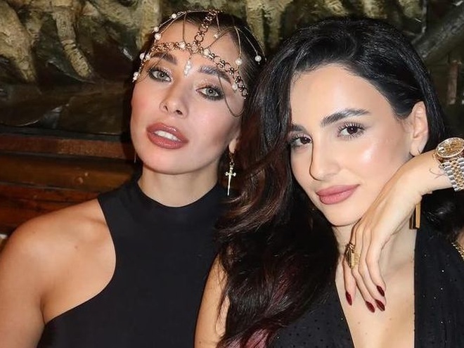 Неплях показала, як із Трінчер засмагає на пляжі в ОАЕ