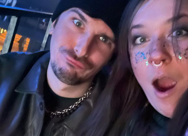 Позитив із сестрою