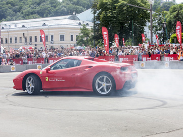 Хочеш власноруч випробувати потужність Ferrari на треку?