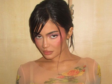 Кайлі Дженнер поділилася гордістю за освітні успіхи дочки – світлина