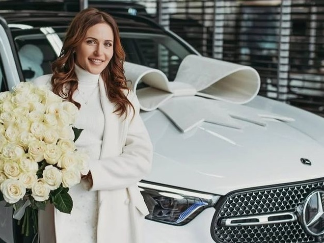 Денисенко відповіла на критику ексдружини Павліка за «хизування» новим авто