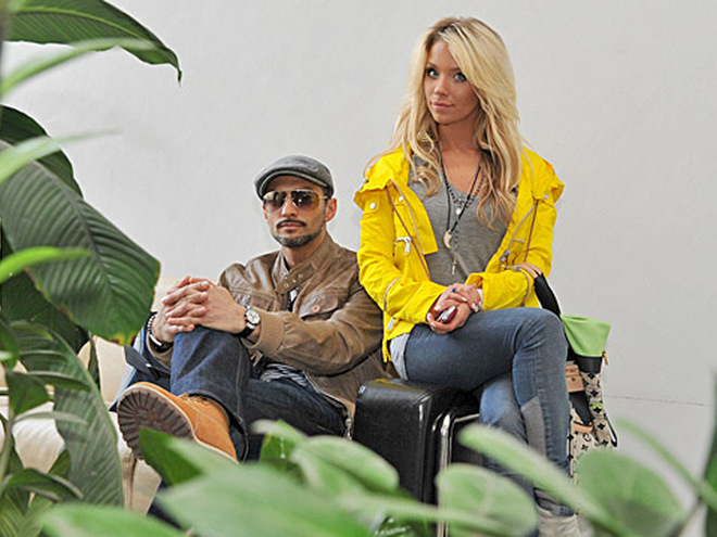 Девушка Блонда и Kishe