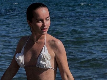 Ляшук із 10-го Холостяка показала матері океан і знялася в купальнику