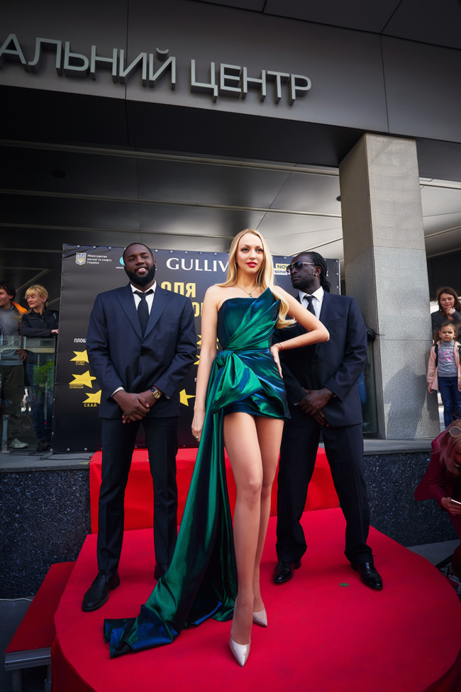 Оля Полякова отримала іменну зірку на Площі слави