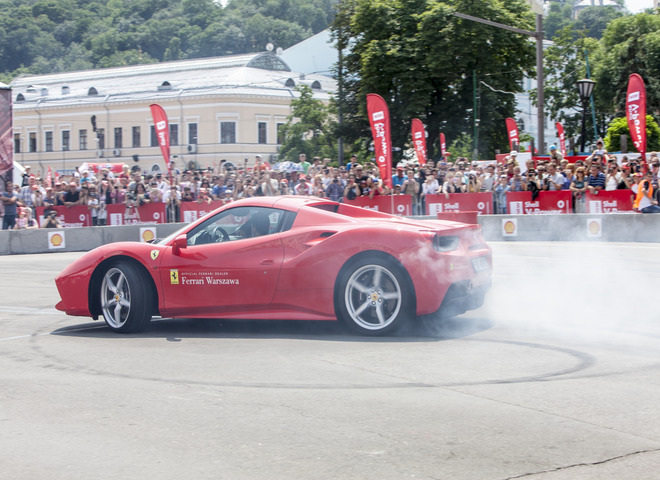 Хочешь лично испытать мощность Ferrari на треке?