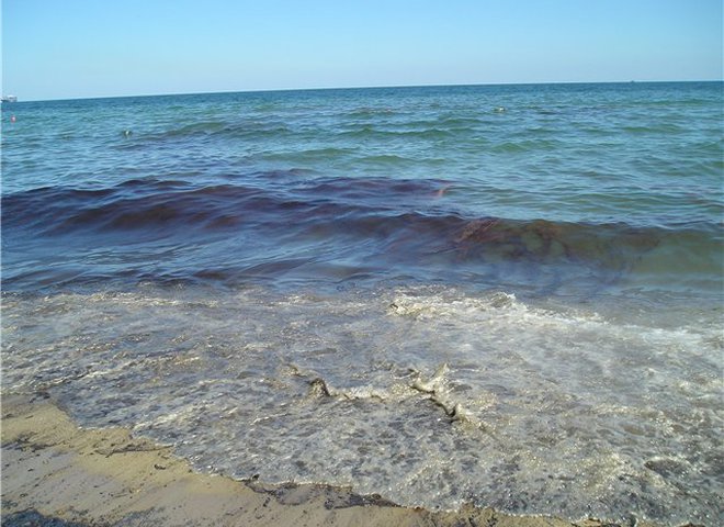 Нефть на пляже Ильичевска